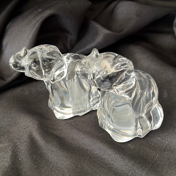 Crystal elephant, salt, and pepper set. - Picture 2 of 5